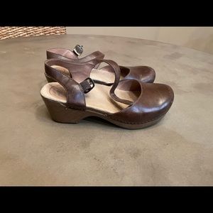 Brown leather Mary Jane style